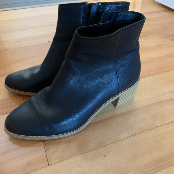 Clark’s Chic boots like new! - Picture 1 of 3